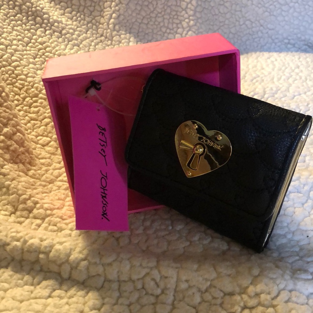 NIB Betsey Johnson Swag Heart Wallet